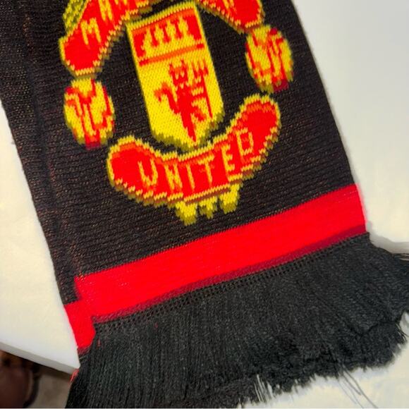 Manchester United lint fringed Scarf - Picture 3 of 3